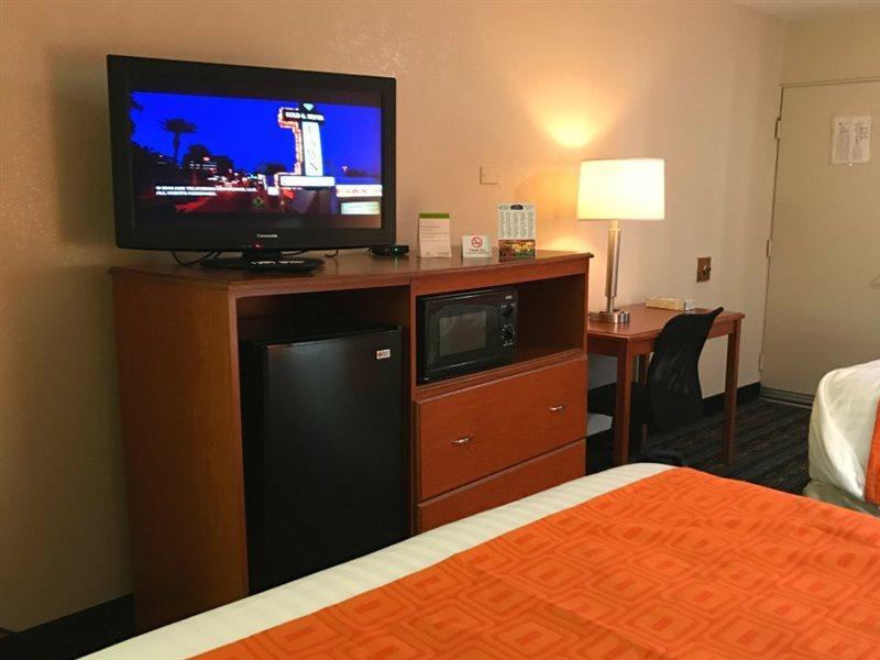 ฮาวเวิร์ด จอห์นสัน บาย วินด์แฮม พิเจนฟอร์จ Hotel ภายนอก รูปภาพ