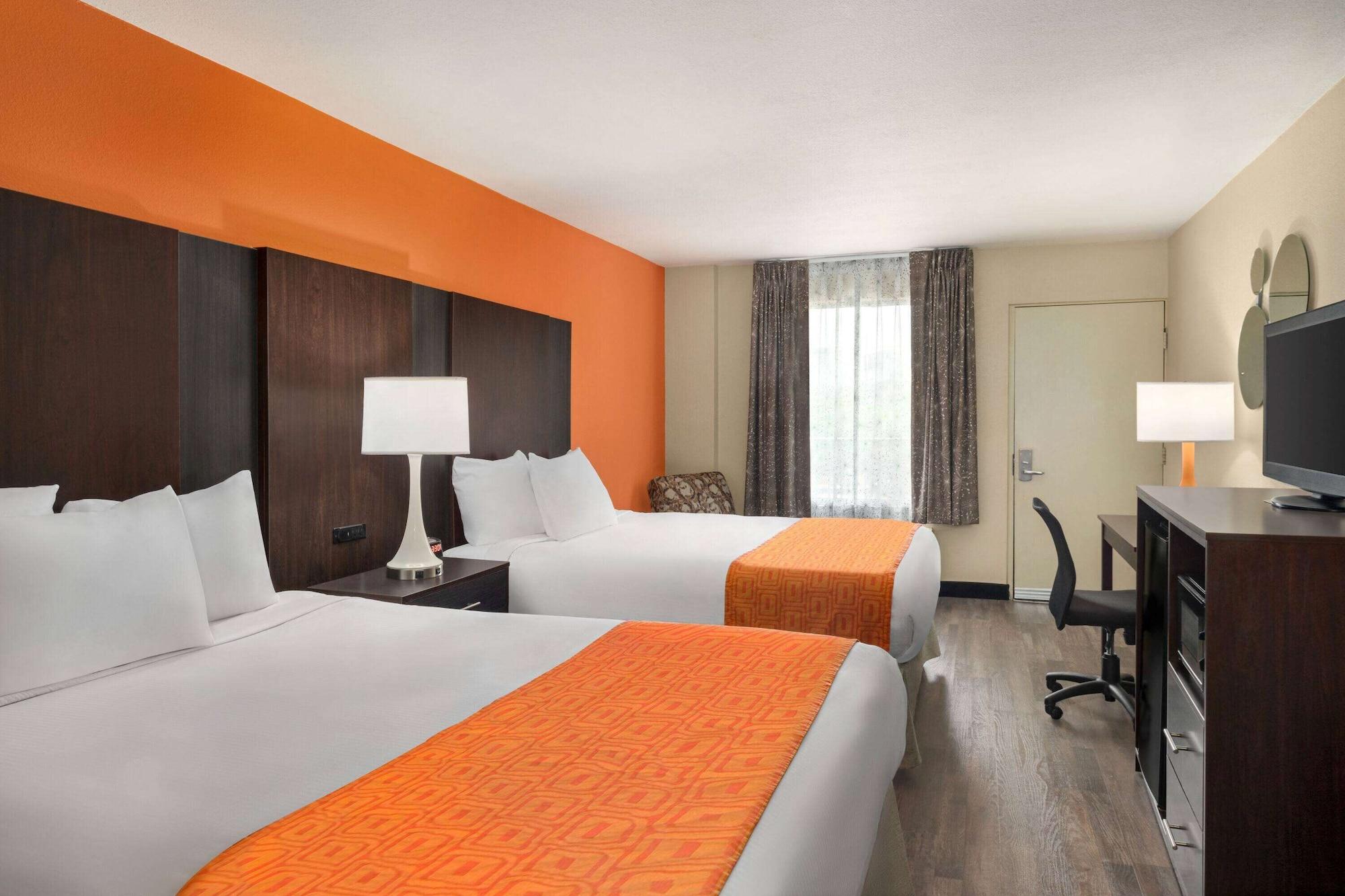 ฮาวเวิร์ด จอห์นสัน บาย วินด์แฮม พิเจนฟอร์จ Hotel ภายนอก รูปภาพ