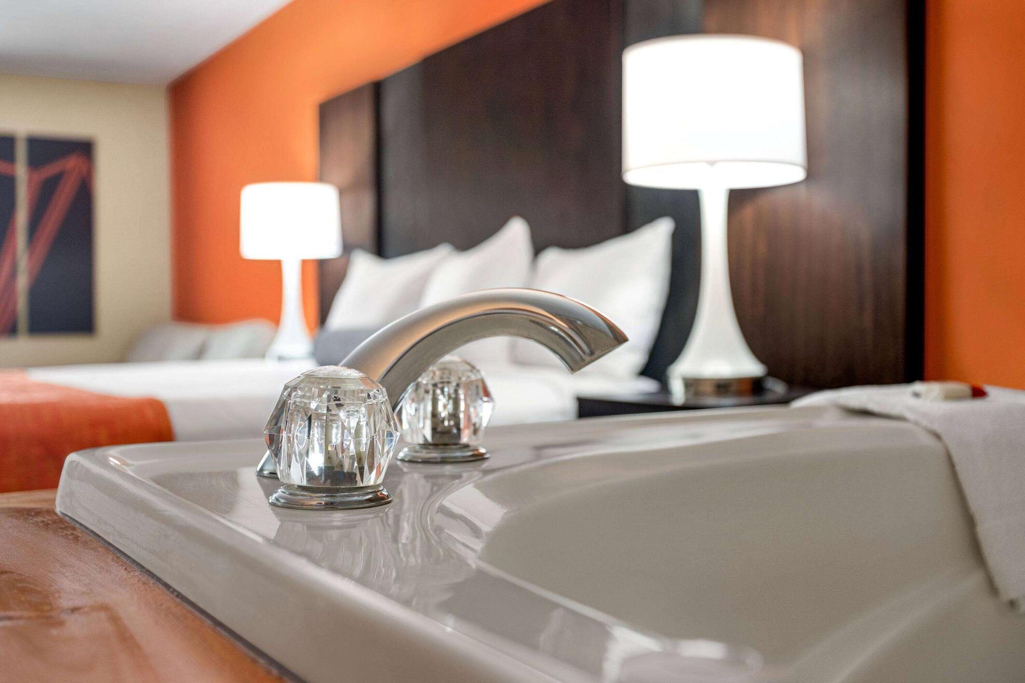 ฮาวเวิร์ด จอห์นสัน บาย วินด์แฮม พิเจนฟอร์จ Hotel ภายนอก รูปภาพ
