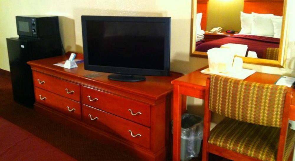 ฮาวเวิร์ด จอห์นสัน บาย วินด์แฮม พิเจนฟอร์จ Hotel ภายนอก รูปภาพ